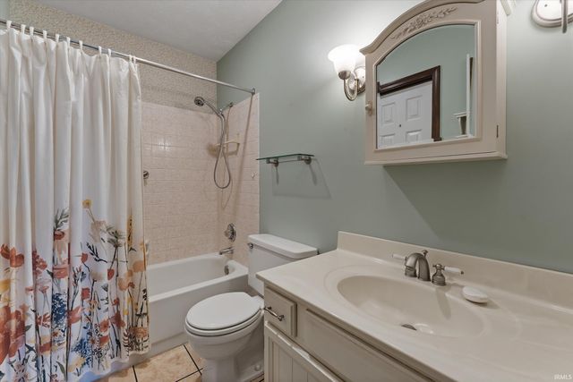 1612 Kerry Court, South Bend, IN 46614