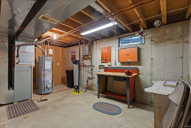 1612 Kerry Court, South Bend, IN 46614