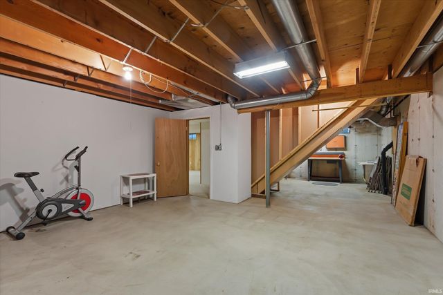 1612 Kerry Court, South Bend, IN 46614