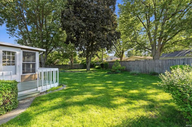 1612 Kerry Court, South Bend, IN 46614