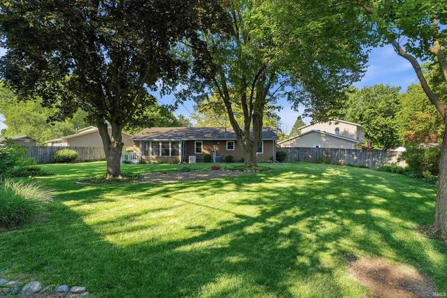 1612 Kerry Court, South Bend, IN 46614