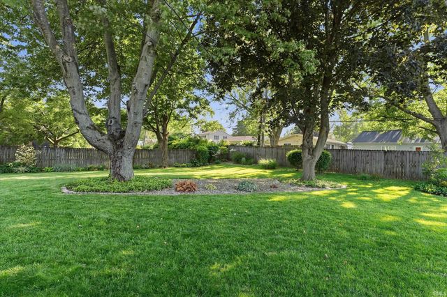 1612 Kerry Court, South Bend, IN 46614