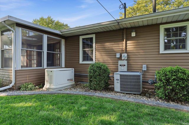 1612 Kerry Court, South Bend, IN 46614