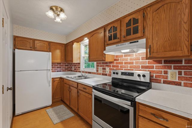 1612 Kerry Court, South Bend, IN 46614