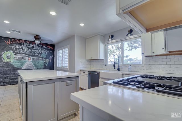 1000 Halterio Court, Bakersfield, CA 93309