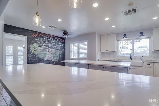 1000 Halterio Court, Bakersfield, CA 93309