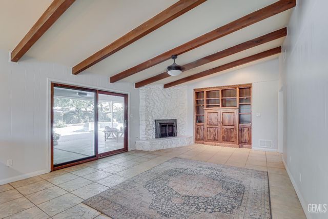 1000 Halterio Court, Bakersfield, CA 93309