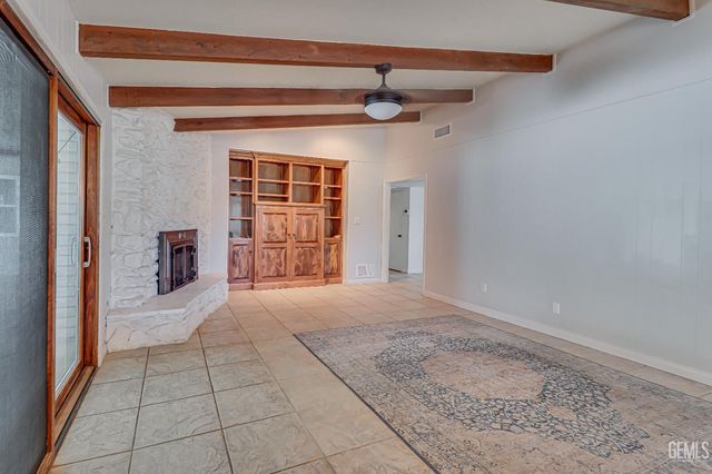 1000 Halterio Court, Bakersfield, CA 93309