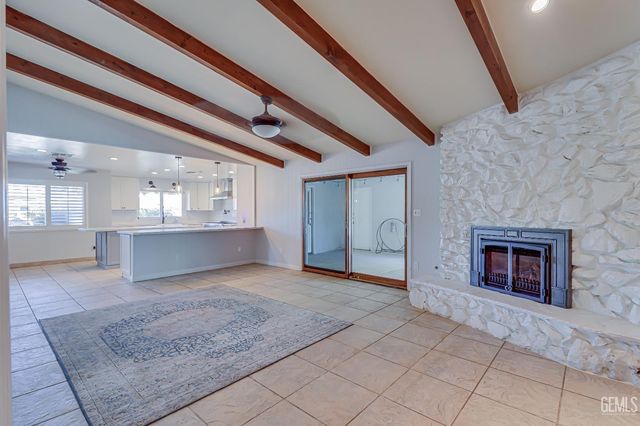 1000 Halterio Court, Bakersfield, CA 93309