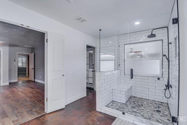 1000 Halterio Court, Bakersfield, CA 93309