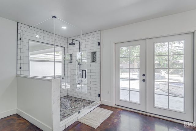 1000 Halterio Court, Bakersfield, CA 93309