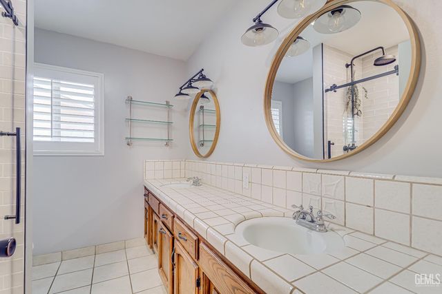 1000 Halterio Court, Bakersfield, CA 93309