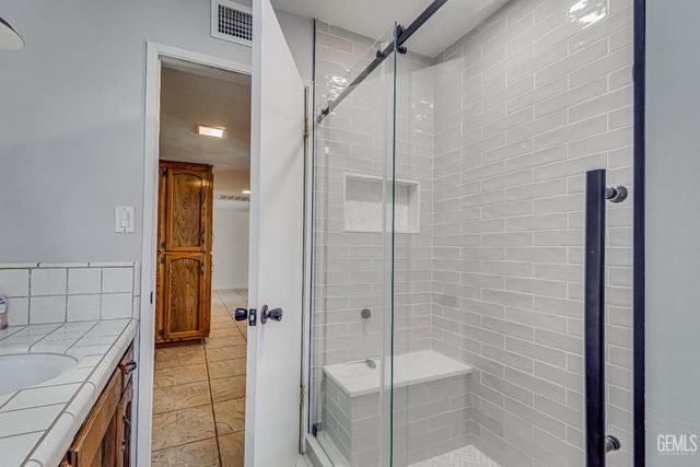 1000 Halterio Court, Bakersfield, CA 93309