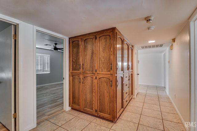 1000 Halterio Court, Bakersfield, CA 93309