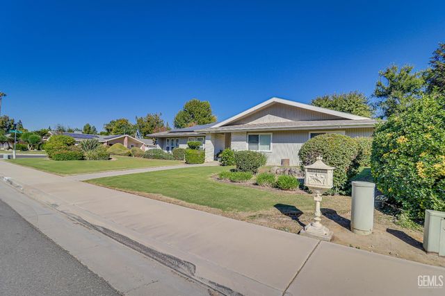 1000 Halterio Court, Bakersfield, CA 93309