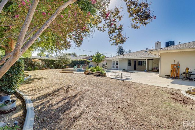 1000 Halterio Court, Bakersfield, CA 93309