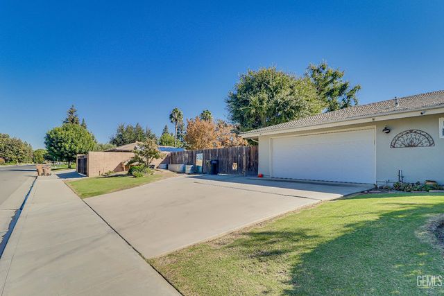 1000 Halterio Court, Bakersfield, CA 93309