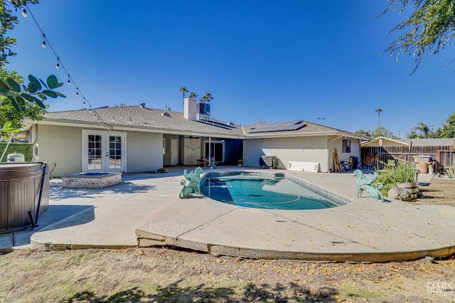 1000 Halterio Court, Bakersfield, CA 93309