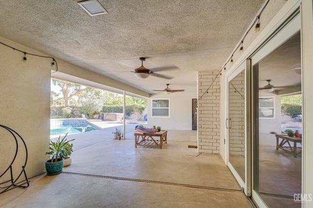 1000 Halterio Court, Bakersfield, CA 93309