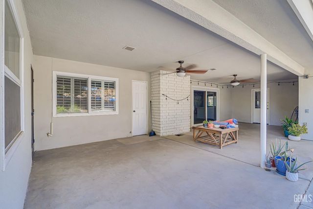 1000 Halterio Court, Bakersfield, CA 93309