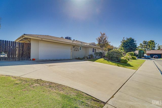 1000 Halterio Court, Bakersfield, CA 93309