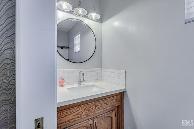 1000 Halterio Court, Bakersfield, CA 93309