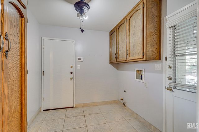 1000 Halterio Court, Bakersfield, CA 93309