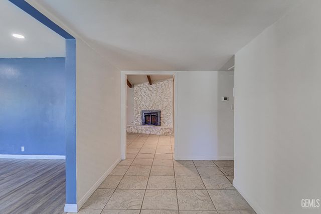 1000 Halterio Court, Bakersfield, CA 93309