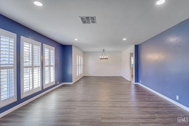 1000 Halterio Court, Bakersfield, CA 93309