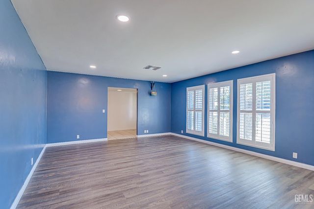 1000 Halterio Court, Bakersfield, CA 93309