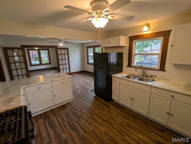 504 Leslie Avenue, Wood River, IL 62095