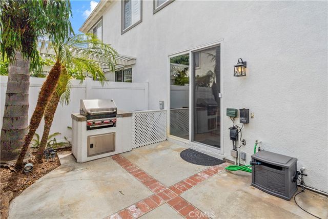 7635 Park Field Circle, Huntington Beach, CA 92648