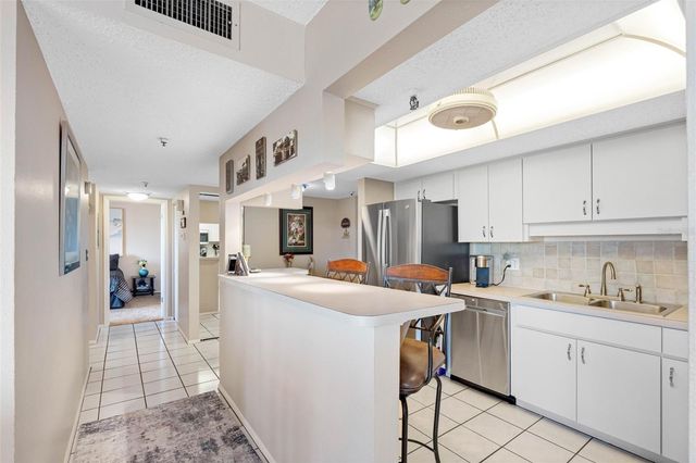 7430 SUNSHINE SKYWAY LANE S 406, St Petersburg, FL 33711