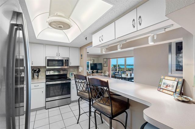 7430 SUNSHINE SKYWAY LANE S 406, St Petersburg, FL 33711