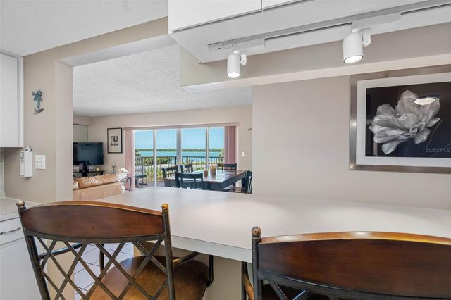 7430 SUNSHINE SKYWAY LANE S 406, St Petersburg, FL 33711