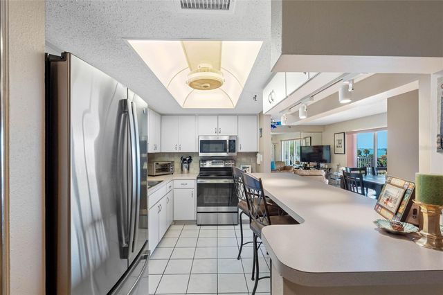 7430 SUNSHINE SKYWAY LANE S 406, St Petersburg, FL 33711