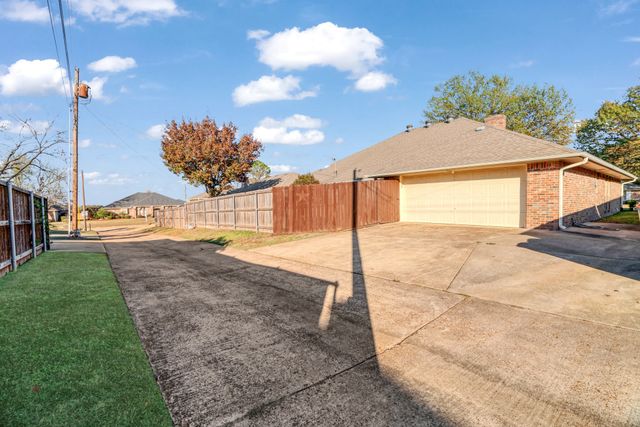 925 Medalist Street, Paris, TX 75460