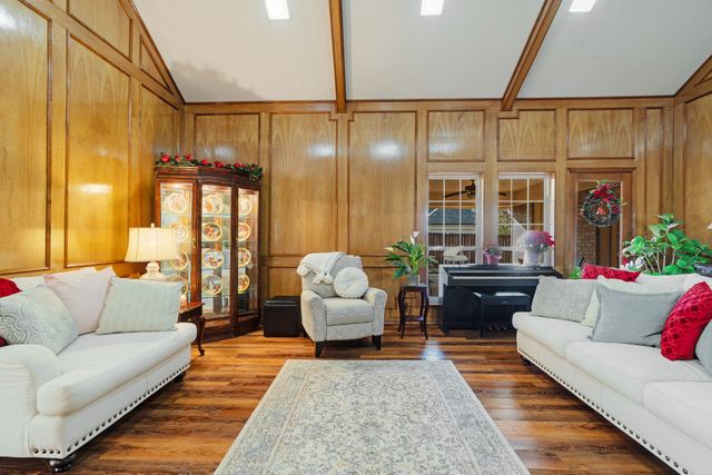 925 Medalist Street, Paris, TX 75460