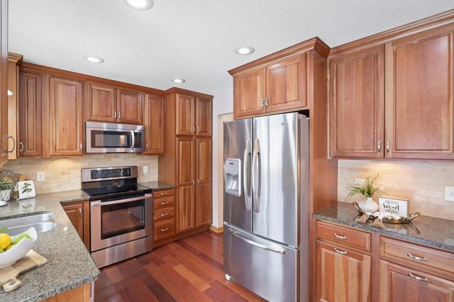 12955 Black Hills Drive, Burnsville, MN 55337