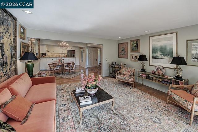 2001 Oakmont Way 6, Walnut Creek, CA 94595