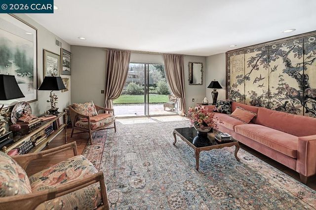 2001 Oakmont Way 6, Walnut Creek, CA 94595