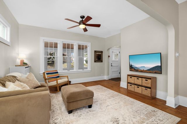 258 Hamline Avenue S, Saint Paul, MN 55105