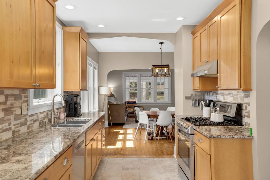 258 Hamline Avenue S, Saint Paul, MN 55105