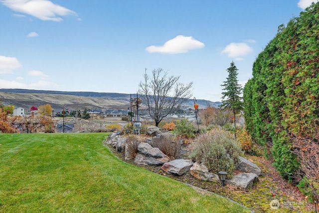 584 Canyon Drive, East Wenatchee, WA 98802