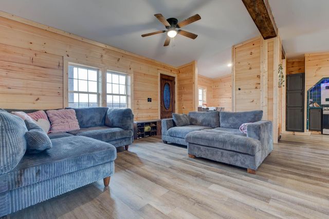 740 N Main Street, Stanton, KY 40380