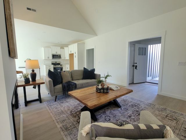 1031 Northside Dr, Dickson, TN 37055