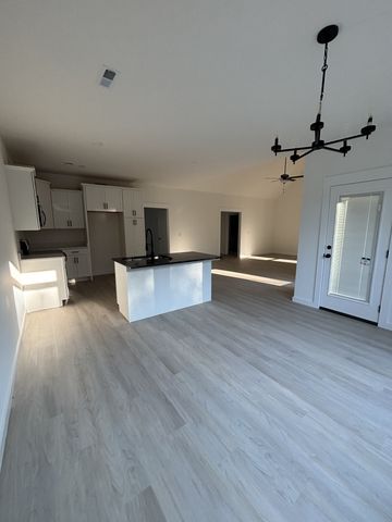 1031 Northside Dr, Dickson, TN 37055