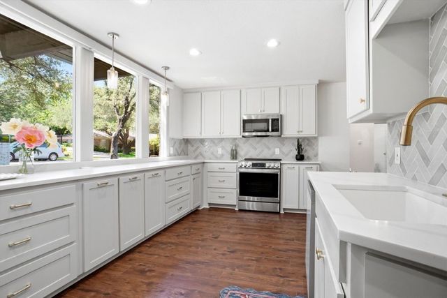 4213 Winding Way, Benbrook, TX 76126