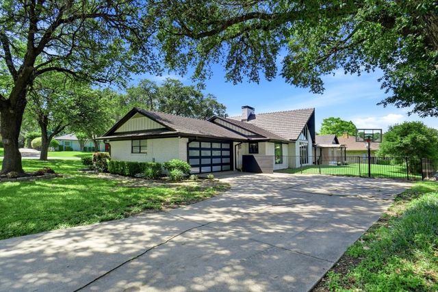 4213 Winding Way, Benbrook, TX 76126