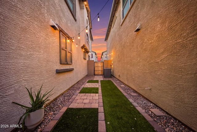 8351 E Impala Avenue, Mesa, AZ 85209